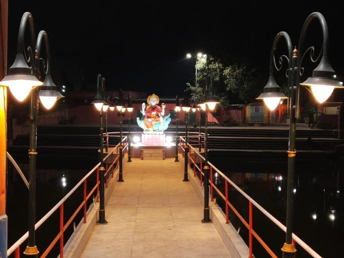 Hotel Shivanjali Palace อุจเจน ภายนอก รูปภาพ