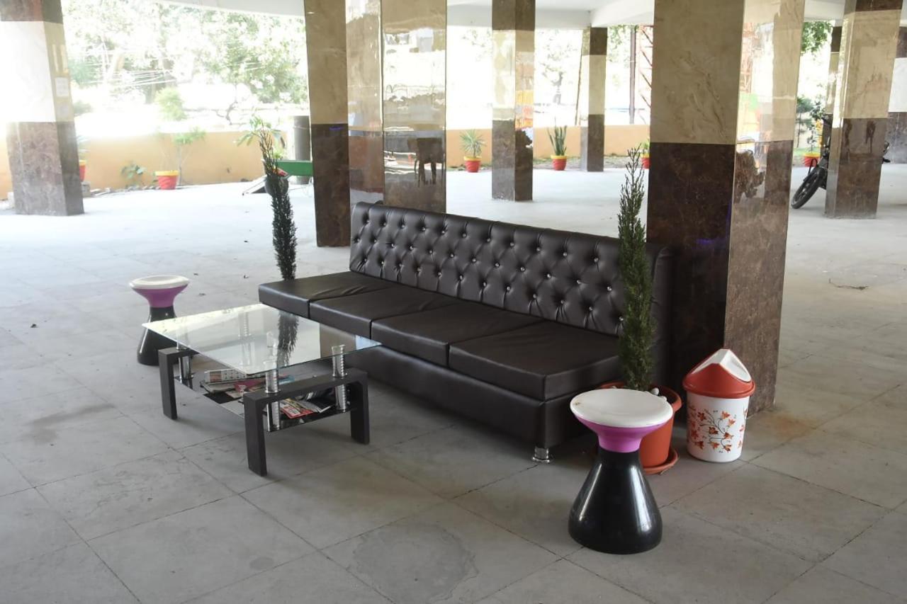 Hotel Shivanjali Palace อุจเจน ภายนอก รูปภาพ