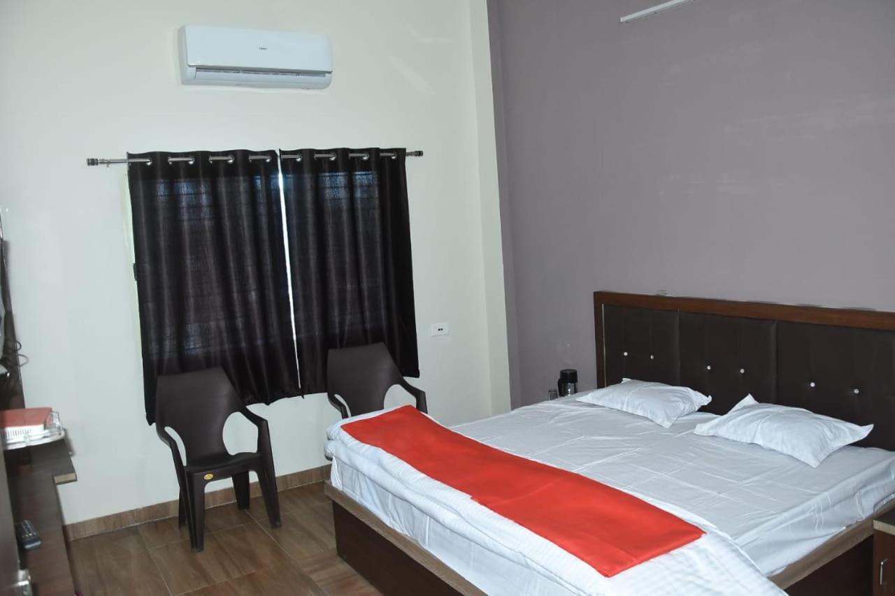 Hotel Shivanjali Palace อุจเจน ภายนอก รูปภาพ