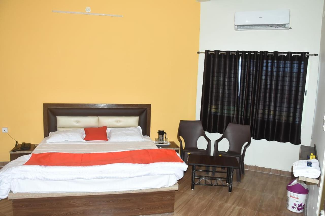 Hotel Shivanjali Palace อุจเจน ภายนอก รูปภาพ